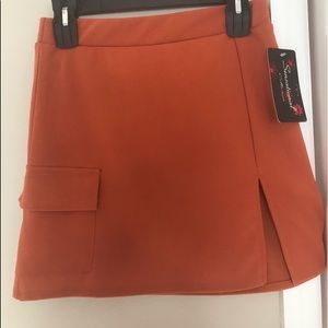 Mini skirt with slit